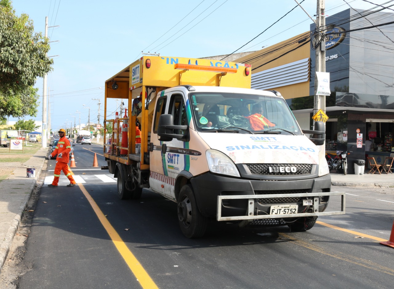 SMTT: sinalização da avenida José Jacinto de Almeida, na Zona de Expansão, é revitalizada - SMTT Aracaju